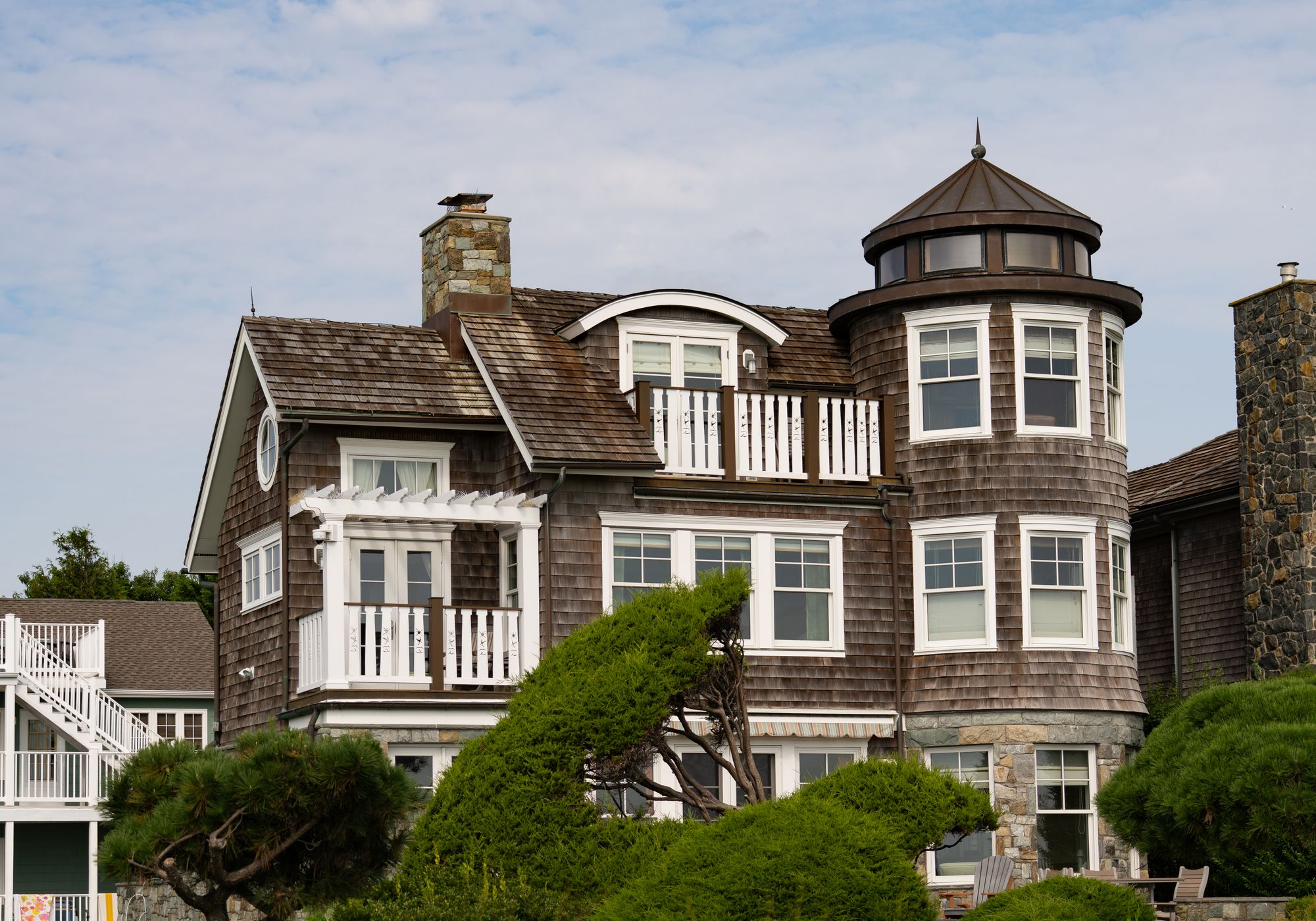 Cedar-shingled Long Island home built by Khella Construction